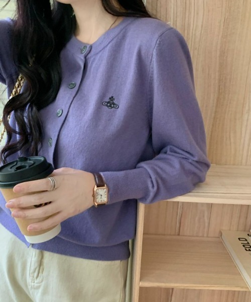 Diosfront（ディオスフロント）の「ワンポイント刺繍クルーネックニットカーディガン（カーディガン/ボレロ・レディース・アイボリー/グレー/ブラック/パープル/ベージュ・FREE）」の7枚目の写真