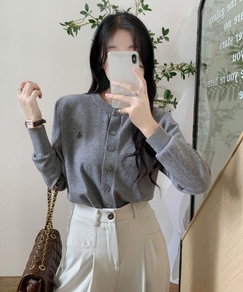 Diosfront（ディオスフロント）の「ワンポイント刺繍クルーネックニットカーディガン（カーディガン/ボレロ・レディース・アイボリー/グレー/ブラック/パープル/ベージュ・FREE）」の8枚目の写真