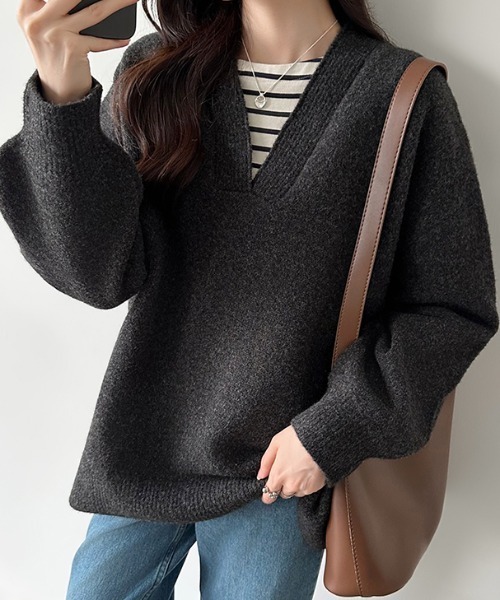 COCOMOMO(ココモモ)の「Vネックニット ドロップショルダー 長袖トップス(ニット/セーター・レディース・ダークグレー/ネイビー/ライトグレー/ブラウン/ブルー/アイボリー/グレー×ホワイト/ホワイト×ブラック・FREE)」の5枚目の写真