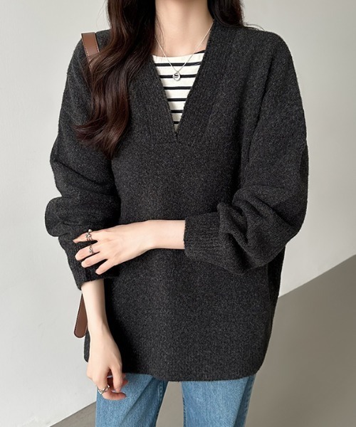 COCOMOMO(ココモモ)の「Vネックニット ドロップショルダー 長袖トップス(ニット/セーター・レディース・ダークグレー/ネイビー/ライトグレー/ブラウン/ブルー/アイボリー/グレー×ホワイト/ホワイト×ブラック・FREE)」の16枚目の写真
