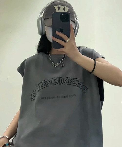 NOWLE（ノウル）の「【NOWLE】フェイクスエード ノースリーブ Tシャツ（Tシャツ/カットソー・メンズ・ベージュ系2/グレー系4/グレー系3/グレー系2/ホワイト系1/グレー系1/ブラック系1/カーキ系2/ベージュ系3/ベージュ系1/ブラック系2/レッド系2/レッド系1/ピンク系3/ピンク系2/ピンク系1/カーキ系1・FREE）」の6枚目の写真