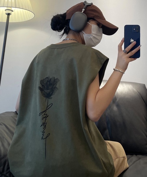 NOWLE（ノウル）の「【NOWLE】フェイクスエード ノースリーブ Tシャツ（Tシャツ/カットソー・メンズ・ベージュ系2/グレー系4/グレー系3/グレー系2/ホワイト系1/グレー系1/ブラック系1/カーキ系2/ベージュ系3/ベージュ系1/ブラック系2/レッド系2/レッド系1/ピンク系3/ピンク系2/ピンク系1/カーキ系1・FREE）」の11枚目の写真