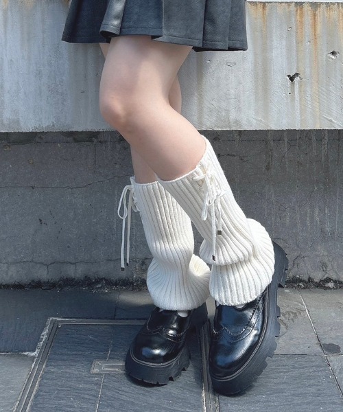 F i.n.t（フィント）の「レースアップニットレッグカバー/fint（レッグウォーマー・レディース・グレー/アイボリー・FREE）」の2枚目の写真