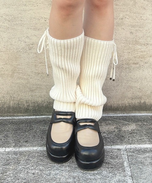 F i.n.t（フィント）の「レースアップニットレッグカバー/fint（レッグウォーマー・レディース・グレー/アイボリー・FREE）」の4枚目の写真