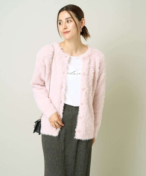a.v.v（アーヴェヴェ）の「フェザーヤーンクルーネックニットカーディガン（カーディガン/ボレロ・レディース・ダークグレー/ピンク/アイボリー/チャコールグレー/ライトピンク・40/38/36/42/34）」の6枚目の写真