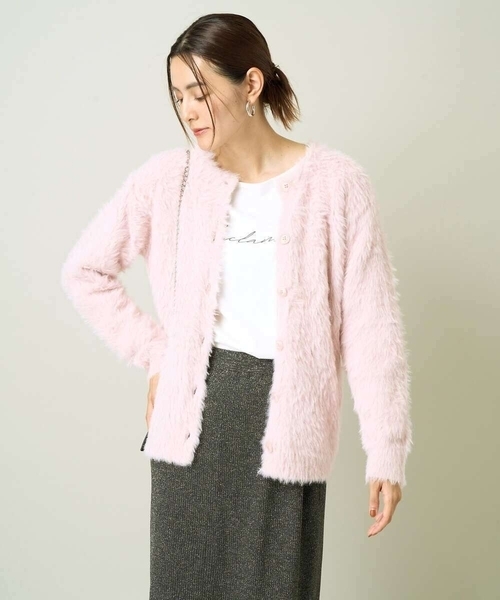 a.v.v（アーヴェヴェ）の「フェザーヤーンクルーネックニットカーディガン（カーディガン/ボレロ・レディース・ダークグレー/ピンク/アイボリー/チャコールグレー/ライトピンク・40/38/36/42/34）」の7枚目の写真