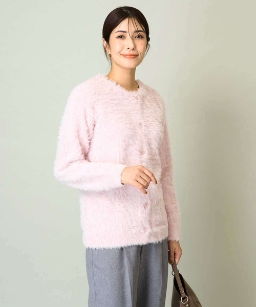 a.v.v（アーヴェヴェ）の「フェザーヤーンクルーネックニットカーディガン（カーディガン/ボレロ・レディース・ダークグレー/ピンク/アイボリー/チャコールグレー/ライトピンク・40/38/36/42/34）」の13枚目の写真