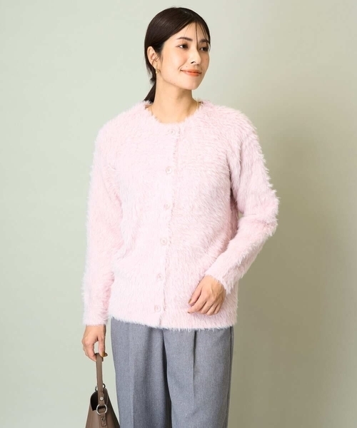 a.v.v（アーヴェヴェ）の「フェザーヤーンクルーネックニットカーディガン（カーディガン/ボレロ・レディース・ダークグレー/ピンク/アイボリー/チャコールグレー/ライトピンク・40/38/36/42/34）」の14枚目の写真