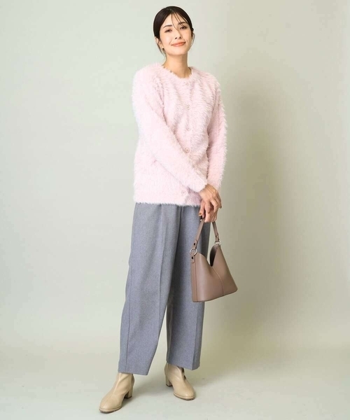 a.v.v（アーヴェヴェ）の「フェザーヤーンクルーネックニットカーディガン（カーディガン/ボレロ・レディース・ダークグレー/ピンク/アイボリー/チャコールグレー/ライトピンク・40/38/36/42/34）」の15枚目の写真