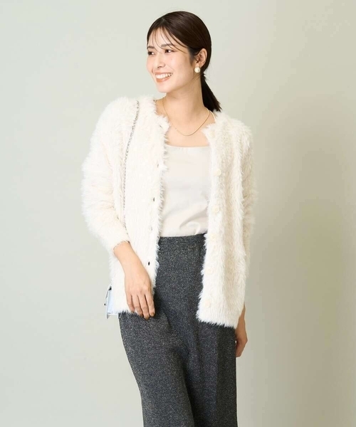 a.v.v（アーヴェヴェ）の「フェザーヤーンクルーネックニットカーディガン（カーディガン/ボレロ・レディース・ダークグレー/ピンク/アイボリー/チャコールグレー/ライトピンク・40/38/36/42/34）」の18枚目の写真