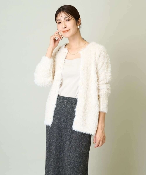 a.v.v（アーヴェヴェ）の「フェザーヤーンクルーネックニットカーディガン（カーディガン/ボレロ・レディース・ダークグレー/ピンク/アイボリー/チャコールグレー/ライトピンク・40/38/36/42/34）」の19枚目の写真