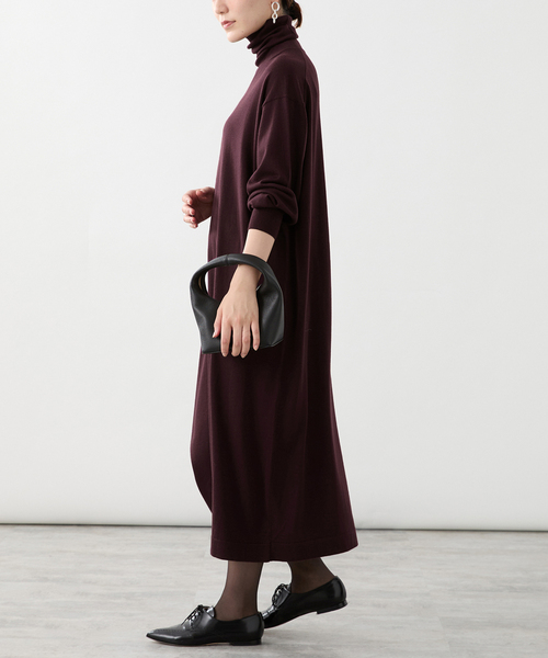 VERMEIL par iena(ヴェルメイユパーイエナ)の「glowwool ニットタートルワンピース(ニット/セーター・レディース・ブラック/チャコールグレー/ボルドー・FREE)」の3枚目の写真