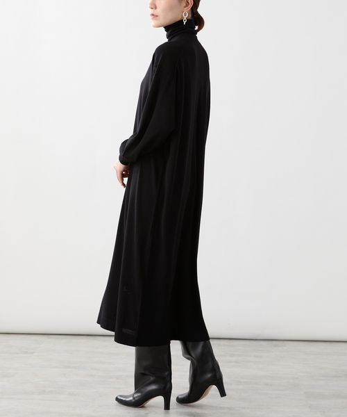 VERMEIL par iena(ヴェルメイユパーイエナ)の「glowwool ニットタートルワンピース(ニット/セーター・レディース・ブラック/チャコールグレー/ボルドー・FREE)」の5枚目の写真