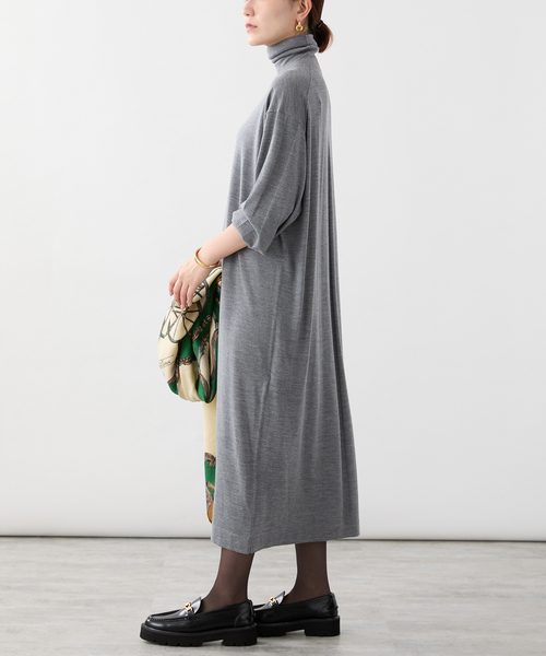 VERMEIL par iena(ヴェルメイユパーイエナ)の「glowwool ニットタートルワンピース(ニット/セーター・レディース・ブラック/チャコールグレー/ボルドー・FREE)」の8枚目の写真