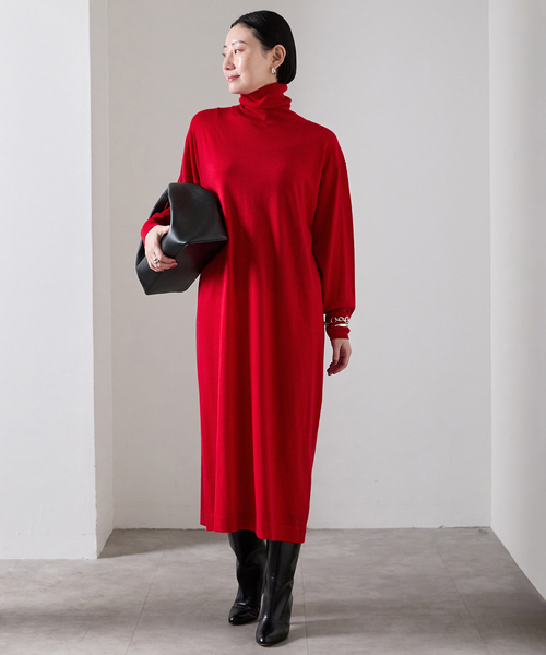 VERMEIL par iena(ヴェルメイユパーイエナ)の「glowwool ニットタートルワンピース(ニット/セーター・レディース・ブラック/チャコールグレー/ボルドー・FREE)」の11枚目の写真