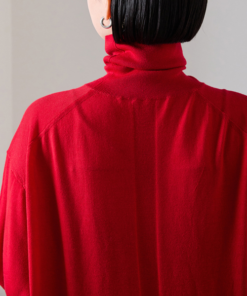 VERMEIL par iena(ヴェルメイユパーイエナ)の「glowwool ニットタートルワンピース(ニット/セーター・レディース・ブラック/チャコールグレー/ボルドー・FREE)」の14枚目の写真