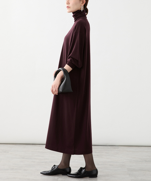 VERMEIL par iena(ヴェルメイユパーイエナ)の「glowwool ニットタートルワンピース(ニット/セーター・レディース・ブラック/チャコールグレー/ボルドー・FREE)」の17枚目の写真
