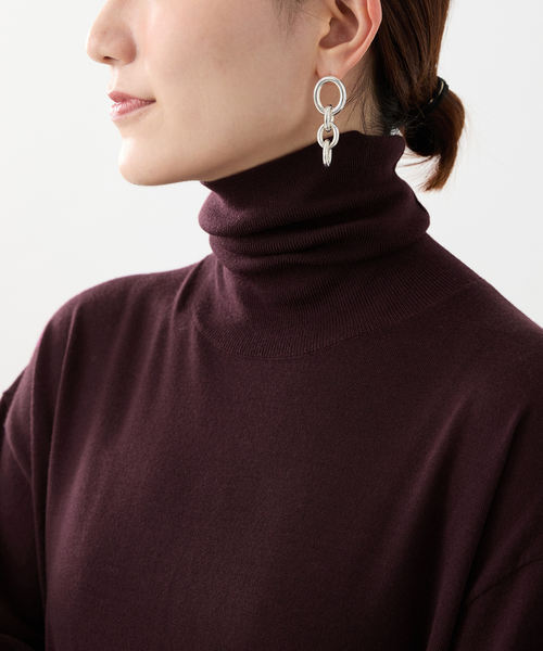 VERMEIL par iena(ヴェルメイユパーイエナ)の「glowwool ニットタートルワンピース(ニット/セーター・レディース・ブラック/チャコールグレー/ボルドー・FREE)」の21枚目の写真