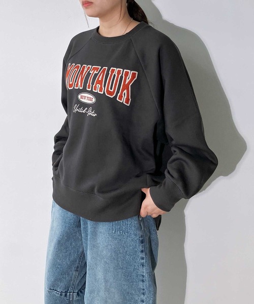 AS KNOW AS plus（アズノゥアズプラス）の「◇アソートデザイン チェーン刺繍 アーチロゴスウェットプルオーバー（スウェット・レディース・ネイビー/オートミール/スミクロ/カーキ/アイボリー系/レッド系/ブラック系/ダークグリーン系/ブラック系1/アイボリー系1/ネイビー系1/ダークグリーン系1/ブラック系2/グリーン系2/アイボリー系2/サックスブルー系2/ダークグリーン系3/グレー系3/アイボリー系3/レッド系3/レッド系4/グレー系4/ネイビー系4/アイボリー系4/サックスブルー系5/ブラック系5/アイボリー系5・FREE）」の3枚目の写真