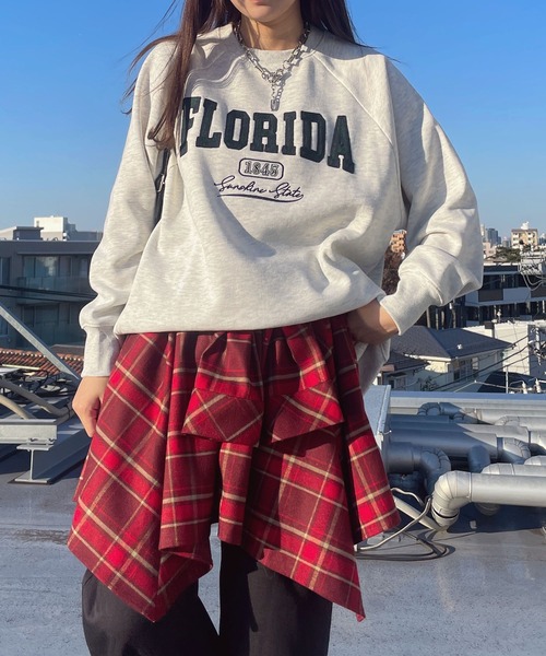 AS KNOW AS plus（アズノゥアズプラス）の「◇アソートデザイン チェーン刺繍 アーチロゴスウェットプルオーバー（スウェット・レディース・ネイビー/オートミール/スミクロ/カーキ/アイボリー系/レッド系/ブラック系/ダークグリーン系/ブラック系1/アイボリー系1/ネイビー系1/ダークグリーン系1/ブラック系2/グリーン系2/アイボリー系2/サックスブルー系2/ダークグリーン系3/グレー系3/アイボリー系3/レッド系3/レッド系4/グレー系4/ネイビー系4/アイボリー系4/サックスブルー系5/ブラック系5/アイボリー系5・FREE）」の11枚目の写真