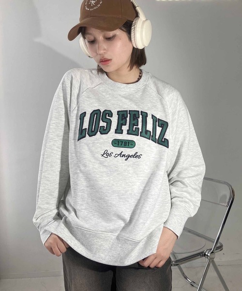 AS KNOW AS plus（アズノゥアズプラス）の「◇アソートデザイン チェーン刺繍 アーチロゴスウェットプルオーバー（スウェット・レディース・ネイビー/オートミール/スミクロ/カーキ/アイボリー系/レッド系/ブラック系/ダークグリーン系/ブラック系1/アイボリー系1/ネイビー系1/ダークグリーン系1/ブラック系2/グリーン系2/アイボリー系2/サックスブルー系2/ダークグリーン系3/グレー系3/アイボリー系3/レッド系3/レッド系4/グレー系4/ネイビー系4/アイボリー系4/サックスブルー系5/ブラック系5/アイボリー系5・FREE）」の15枚目の写真