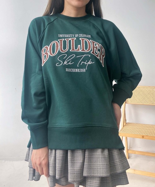 AS KNOW AS plus（アズノゥアズプラス）の「◇アソートデザイン チェーン刺繍 アーチロゴスウェットプルオーバー（スウェット・レディース・ネイビー/オートミール/スミクロ/カーキ/アイボリー系/レッド系/ブラック系/ダークグリーン系/ブラック系1/アイボリー系1/ネイビー系1/ダークグリーン系1/ブラック系2/グリーン系2/アイボリー系2/サックスブルー系2/ダークグリーン系3/グレー系3/アイボリー系3/レッド系3/レッド系4/グレー系4/ネイビー系4/アイボリー系4/サックスブルー系5/ブラック系5/アイボリー系5・FREE）」の18枚目の写真