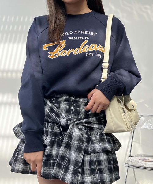 AS KNOW AS plus（アズノゥアズプラス）の「◇アソートデザイン チェーン刺繍 アーチロゴスウェットプルオーバー（スウェット・レディース・ネイビー/オートミール/スミクロ/カーキ/アイボリー系/レッド系/ブラック系/ダークグリーン系/ブラック系1/アイボリー系1/ネイビー系1/ダークグリーン系1/ブラック系2/グリーン系2/アイボリー系2/サックスブルー系2/ダークグリーン系3/グレー系3/アイボリー系3/レッド系3/レッド系4/グレー系4/ネイビー系4/アイボリー系4/サックスブルー系5/ブラック系5/アイボリー系5・FREE）」の22枚目の写真