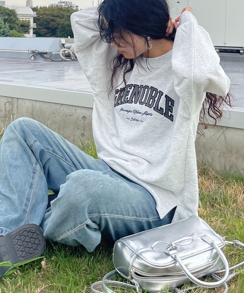 AS KNOW AS plus（アズノゥアズプラス）の「◇アソートデザイン チェーン刺繍 アーチロゴスウェットプルオーバー（スウェット・レディース・ネイビー/オートミール/スミクロ/カーキ/アイボリー系/レッド系/ブラック系/ダークグリーン系/ブラック系1/アイボリー系1/ネイビー系1/ダークグリーン系1/ブラック系2/グリーン系2/アイボリー系2/サックスブルー系2/ダークグリーン系3/グレー系3/アイボリー系3/レッド系3/レッド系4/グレー系4/ネイビー系4/アイボリー系4/サックスブルー系5/ブラック系5/アイボリー系5・FREE）」の9枚目の写真