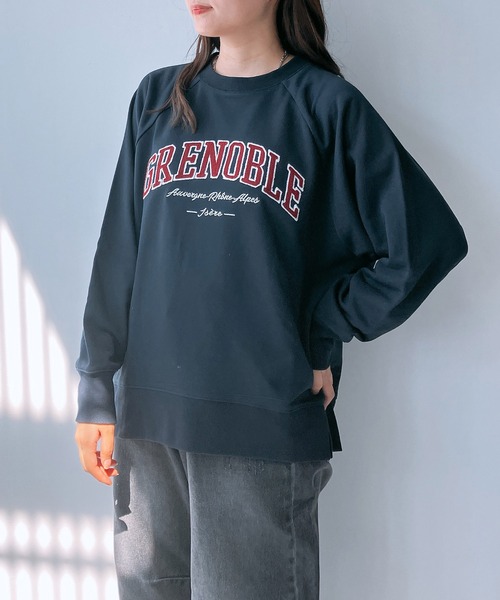 AS KNOW AS plus（アズノゥアズプラス）の「◇アソートデザイン チェーン刺繍 アーチロゴスウェットプルオーバー（スウェット・レディース・ネイビー/オートミール/スミクロ/カーキ/アイボリー系/レッド系/ブラック系/ダークグリーン系/ブラック系1/アイボリー系1/ネイビー系1/ダークグリーン系1/ブラック系2/グリーン系2/アイボリー系2/サックスブルー系2/ダークグリーン系3/グレー系3/アイボリー系3/レッド系3/レッド系4/グレー系4/ネイビー系4/アイボリー系4/サックスブルー系5/ブラック系5/アイボリー系5・FREE）」の20枚目の写真