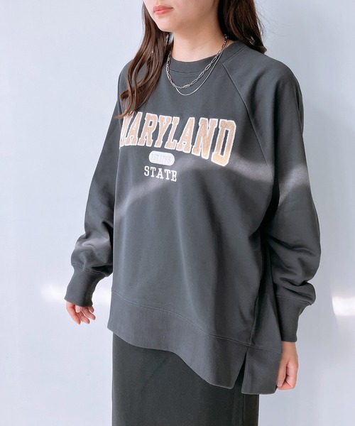 AS KNOW AS plus（アズノゥアズプラス）の「◇アソートデザイン チェーン刺繍 アーチロゴスウェットプルオーバー（スウェット・レディース・ネイビー/オートミール/スミクロ/カーキ/アイボリー系/レッド系/ブラック系/ダークグリーン系/ブラック系1/アイボリー系1/ネイビー系1/ダークグリーン系1/ブラック系2/グリーン系2/アイボリー系2/サックスブルー系2/ダークグリーン系3/グレー系3/アイボリー系3/レッド系3/レッド系4/グレー系4/ネイビー系4/アイボリー系4/サックスブルー系5/ブラック系5/アイボリー系5・FREE）」の2枚目の写真