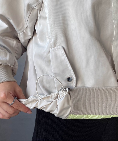 ketty cherie（ケティシェリー）の「バックフレアMA-1ジャケット≪洗濯機で洗える≫（ブルゾン・レディース・ブラック/ベージュ・M）」の19枚目の写真