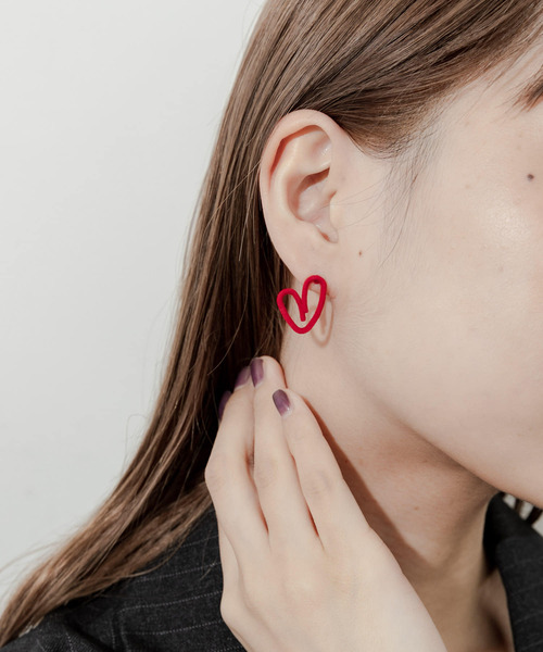 SMELLY（スメリー）の「フロッキーハートモチーフピアス（ピアス（両耳用）・レディース・レッド・-）」の6枚目の写真