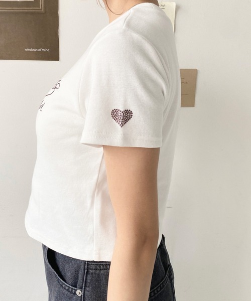 白いシャツやTシャツにも合います。たっぷりなラインでストーンとして綺麗です。 白いシャツやTシャツにも合います。たっぷりなラインでストーン