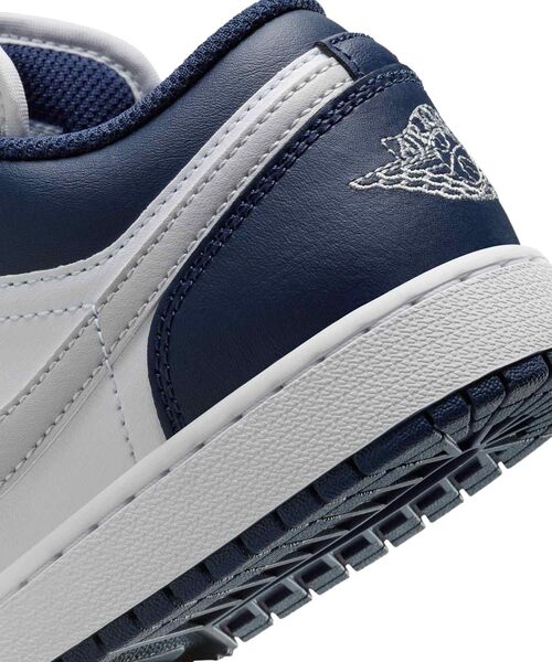 JORDAN BRAND（ジョーダンブランド）の「《親子コーデ対応商品》エア ジョーダン 1 LOW ジュニアシューズ / Air Jordan 1 Low Big Kids' Shoes 553560-141 White（スニーカー・キッズ・ホワイト系2・22.5/23/23.5/24/24.5/25）」の3枚目の写真