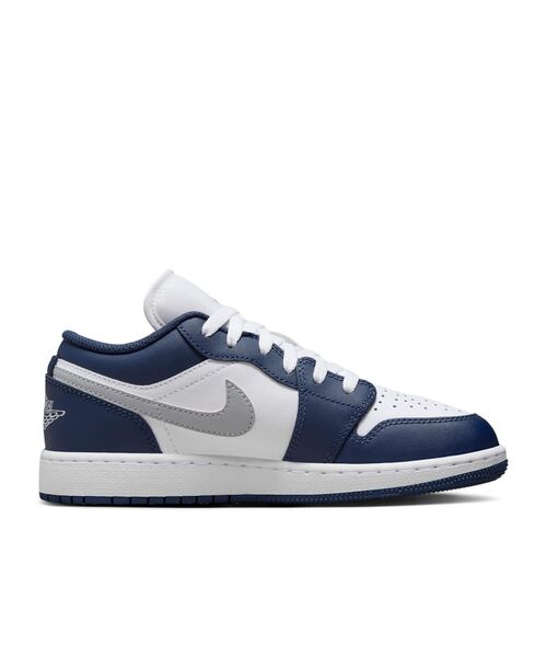 JORDAN BRAND（ジョーダンブランド）の「《親子コーデ対応商品》エア ジョーダン 1 LOW ジュニアシューズ / Air Jordan 1 Low Big Kids' Shoes 553560-141 White（スニーカー・キッズ・ホワイト系2・22.5/23/23.5/24/24.5/25）」の6枚目の写真