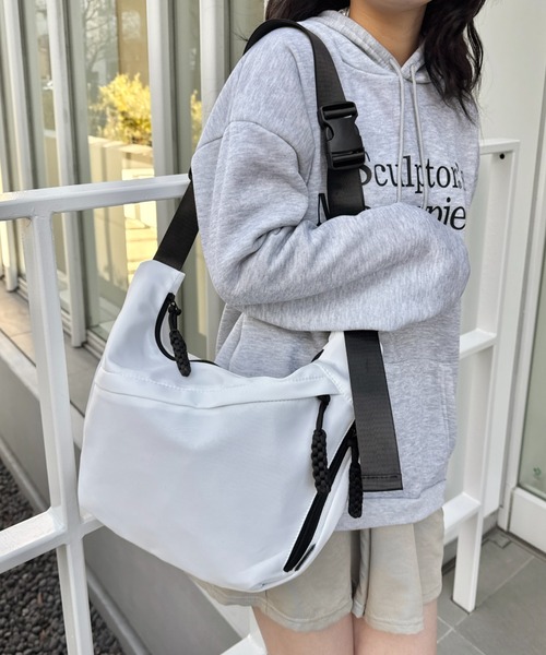 SOLLON.(ソルロン)の「ミリタリーナイロンボディバッグ(ボディバッグ/ウエストポーチ・レディース・ブラック/アイボリー/ホワイト/レッド・FREE)」の1枚目の写真