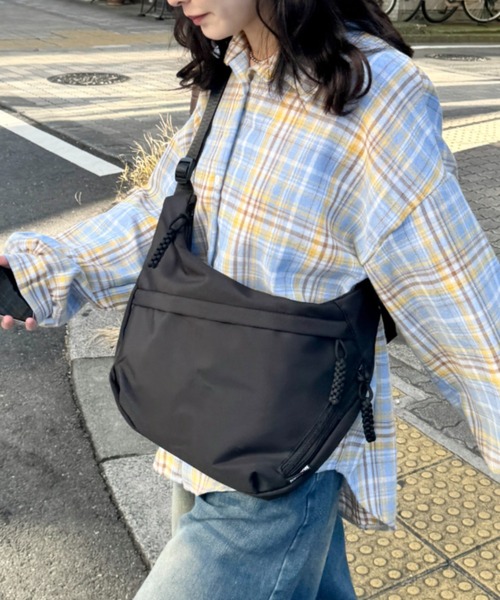 SOLLON.(ソルロン)の「ミリタリーナイロンボディバッグ(ボディバッグ/ウエストポーチ・レディース・ブラック/アイボリー/ホワイト/レッド・FREE)」の8枚目の写真