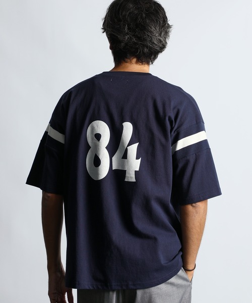 The DUFFER of ST.GEORGE(ザダファーオブセントジョージ)の「【WEB限定アイテム】CLASSIC FOOTBALL TEE:ナンバリング クラシック フットボールTEE(Tシャツ/カットソー・メンズ・ブラック/ネイビー/ホワイト・X-LARGE/LARGE/MEDIUM/SMALL)」の3枚目の写真