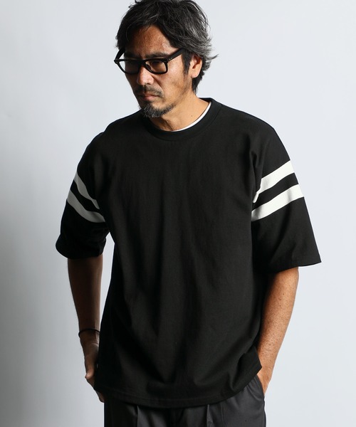 The DUFFER of ST.GEORGE(ザダファーオブセントジョージ)の「【WEB限定アイテム】CLASSIC FOOTBALL TEE:ナンバリング クラシック フットボールTEE(Tシャツ/カットソー・メンズ・ブラック/ネイビー/ホワイト・X-LARGE/LARGE/MEDIUM/SMALL)」の1枚目の写真