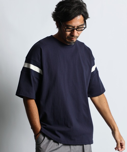 The DUFFER of ST.GEORGE(ザダファーオブセントジョージ)の「【WEB限定アイテム】CLASSIC FOOTBALL TEE:ナンバリング クラシック フットボールTEE(Tシャツ/カットソー・メンズ・ブラック/ネイビー/ホワイト・X-LARGE/LARGE/MEDIUM/SMALL)」の5枚目の写真
