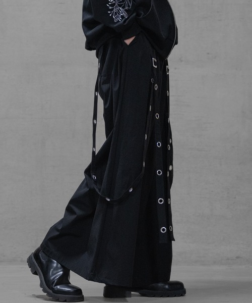 JOHN'S CLOSET(ジョンズクローゼット)の「【31】アイレットサスペンダー付き ワイド袴パンツ(スラックス・メンズ・ブラック・MEDIUM/LARGE)」の6枚目の写真