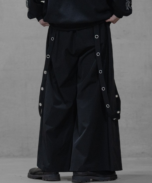 JOHN'S CLOSET(ジョンズクローゼット)の「【31】アイレットサスペンダー付き ワイド袴パンツ(スラックス・メンズ・ブラック・MEDIUM/LARGE)」の5枚目の写真