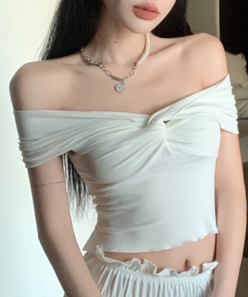 Jasmine Grandiflorum(ジャスミングランディフローラム)の「【Jasmine】オフショルクロスデザイン半袖Tシャツ (SS)(Tシャツ/カットソー・レディース・チョコ/ホワイト/ブラック/ピンク・FREE)」の2枚目の写真