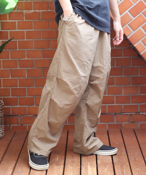 ８(eight)（エイト）の「ナイロンワッシャー 裏メッシュ パラシュートパンツ（カーゴパンツ・メンズ・カーキ/ブラック/ベージュ/グレー・MEDIUM/X-LARGE/LARGE）」の4枚目の写真