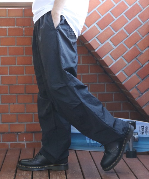 ８(eight)（エイト）の「ナイロンワッシャー 裏メッシュ パラシュートパンツ（カーゴパンツ・メンズ・カーキ/ブラック/ベージュ/グレー・MEDIUM/X-LARGE/LARGE）」の2枚目の写真