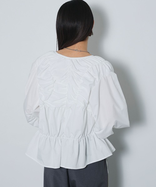 ELLEgirl（エルガール）の「デザイン切替ギャザーブラウス【ELLEgirl/エルガール】（シャツ/ブラウス・レディース・ブラック/オフホワイト・FREE）」の14枚目の写真