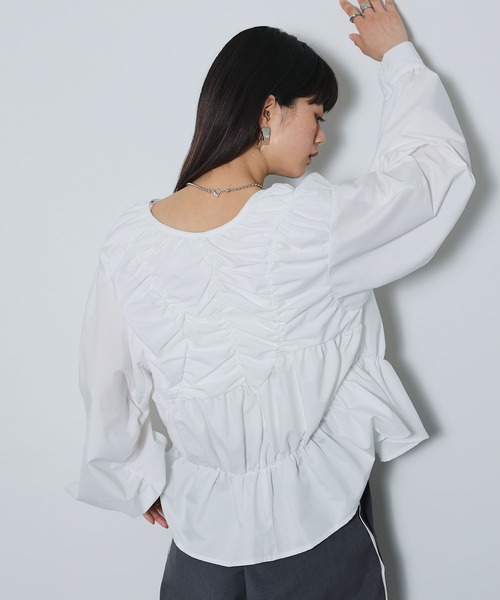 ELLEgirl（エルガール）の「デザイン切替ギャザーブラウス【ELLEgirl/エルガール】（シャツ/ブラウス・レディース・ブラック/オフホワイト・FREE）」の11枚目の写真