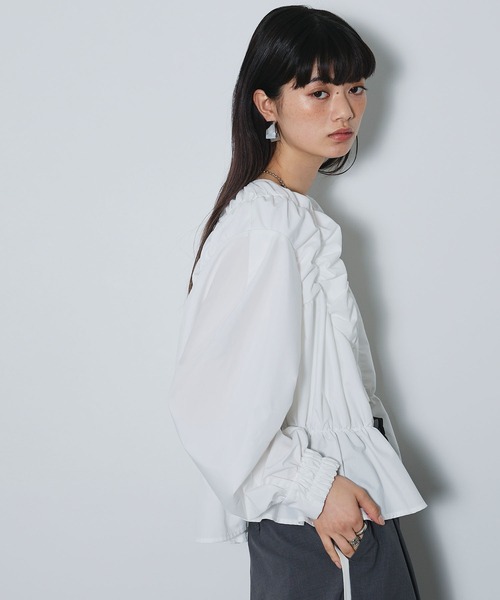 ELLEgirl（エルガール）の「デザイン切替ギャザーブラウス【ELLEgirl/エルガール】（シャツ/ブラウス・レディース・ブラック/オフホワイト・FREE）」の16枚目の写真