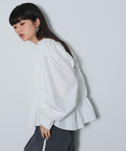 ELLEgirl（エルガール）の「デザイン切替ギャザーブラウス【ELLEgirl/エルガール】（シャツ/ブラウス・レディース・ブラック/オフホワイト・FREE）」の12枚目の写真