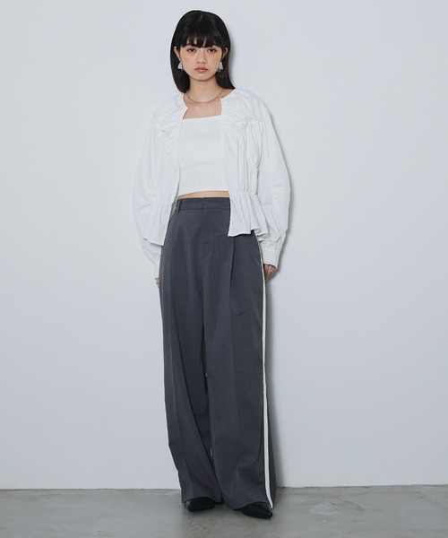 ELLEgirl（エルガール）の「デザイン切替ギャザーブラウス【ELLEgirl/エルガール】（シャツ/ブラウス・レディース・ブラック/オフホワイト・FREE）」の18枚目の写真